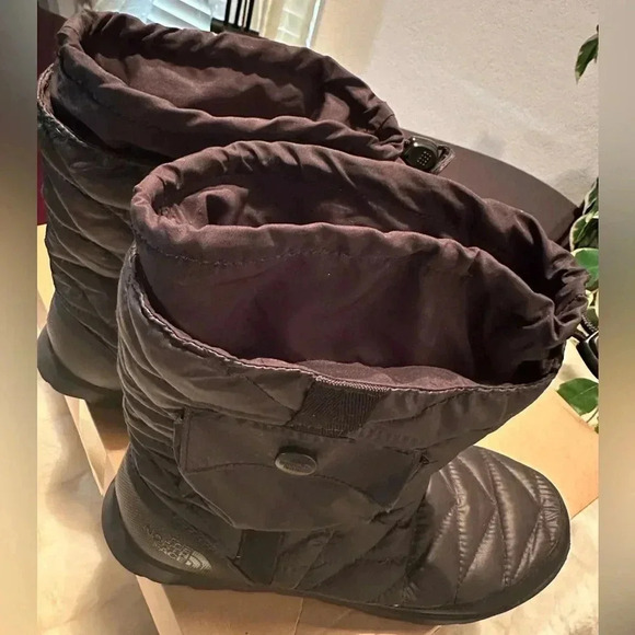 The North Face Black Snow Boots Women's - Size 7 - Picture 9 of 10